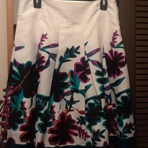 PRETTY FLOWERS PREATED SKIRT